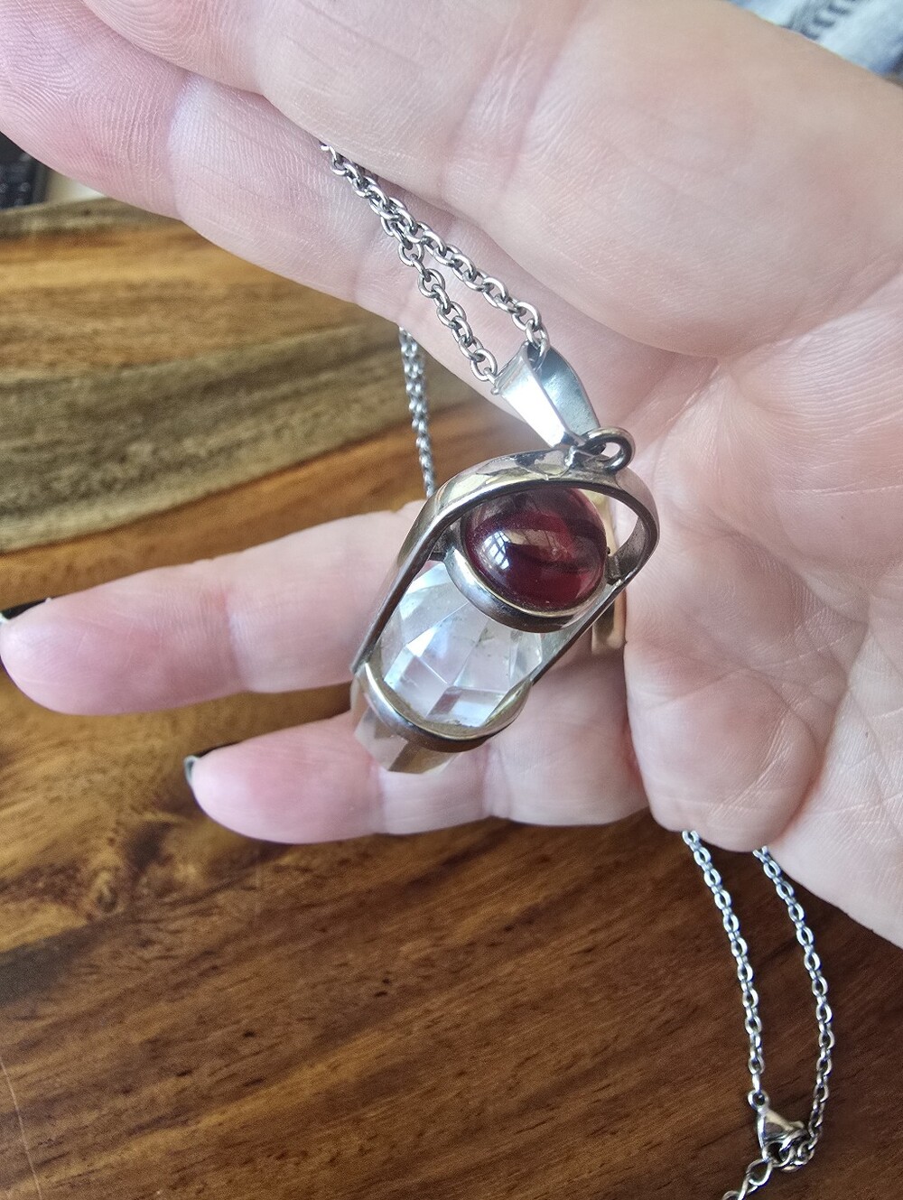 Discontinued And Rare Evil Pawn Jewelry Quartz Generator With Red Garnet - Picture 8 of 9